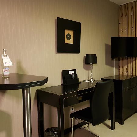 Hotel Asahi Дюселдорф Екстериор снимка
